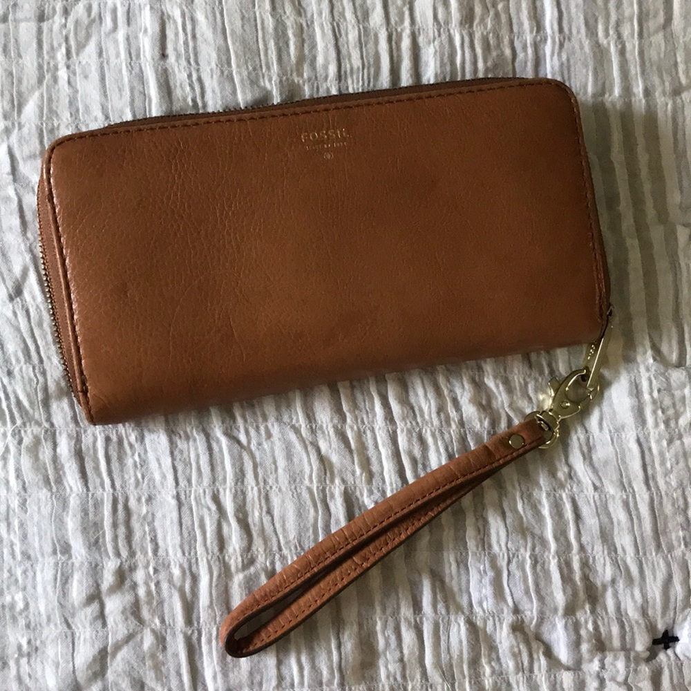 Fossil clutch wallet.